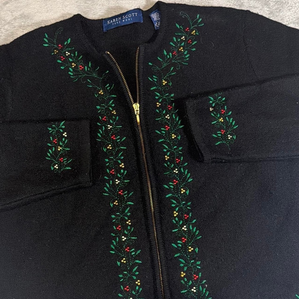 90s Vintage Karen Scott Pure Wool Embroidered Zip Cardigan | Black | Large